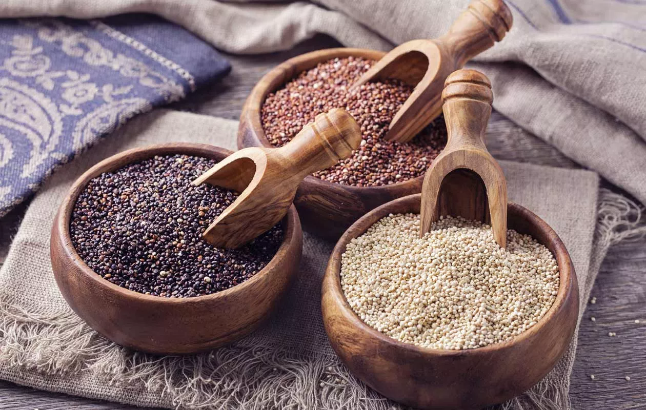 Kvinoa on monipuolinen terveyspommi – korvaa sillä riisi tai keitä puuroksi  