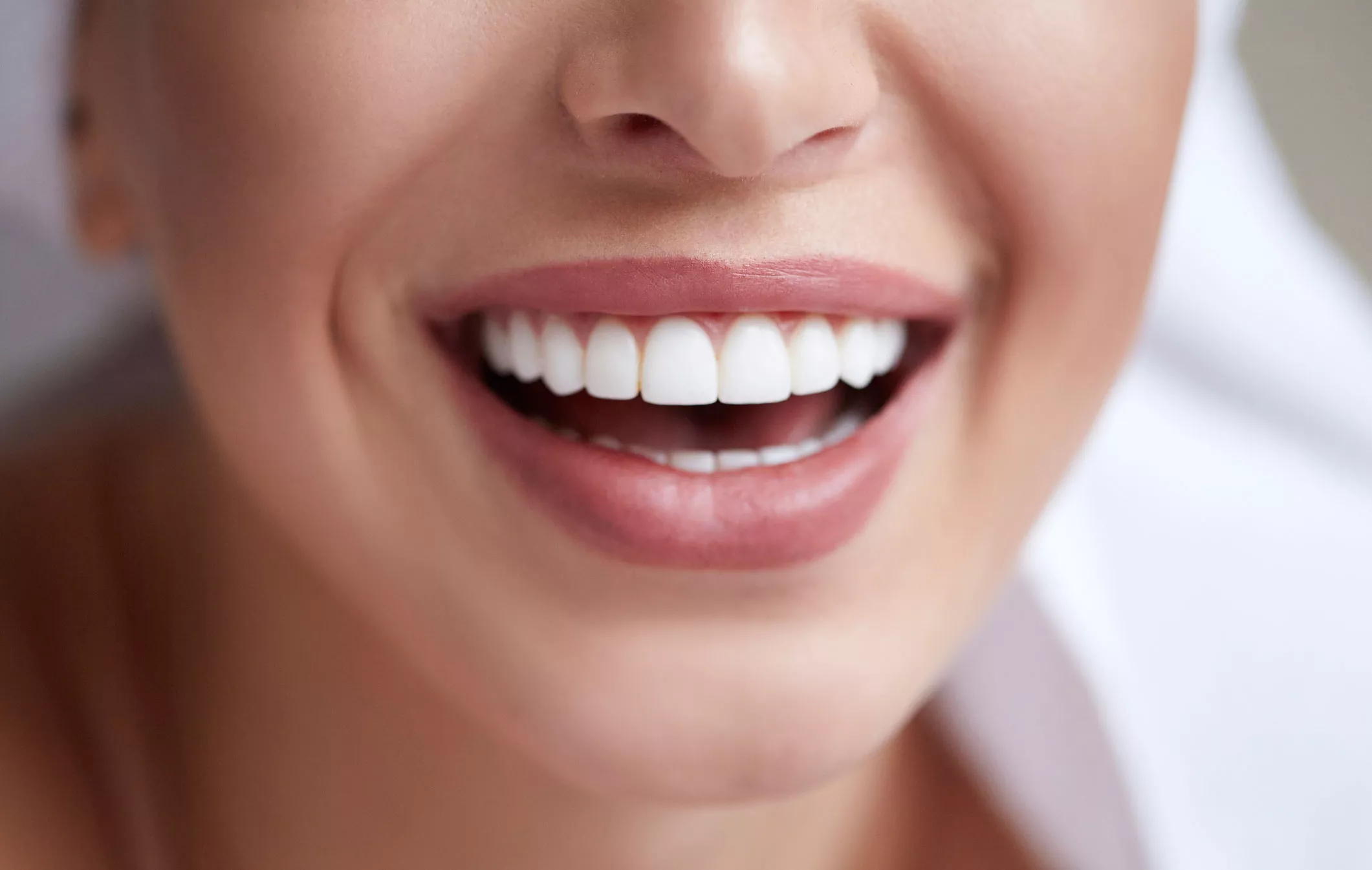 Esteettinen hammashoito voi kaunistaa hymyn edullisestikin