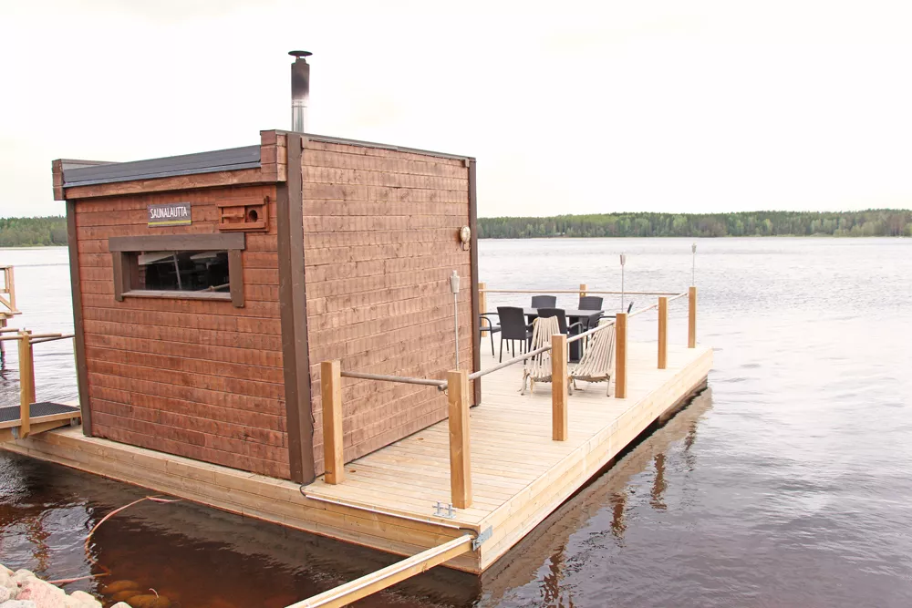 Tykkimäen sauna - yksityinen lauttasauna polttariporukalle - Glitz & Glam