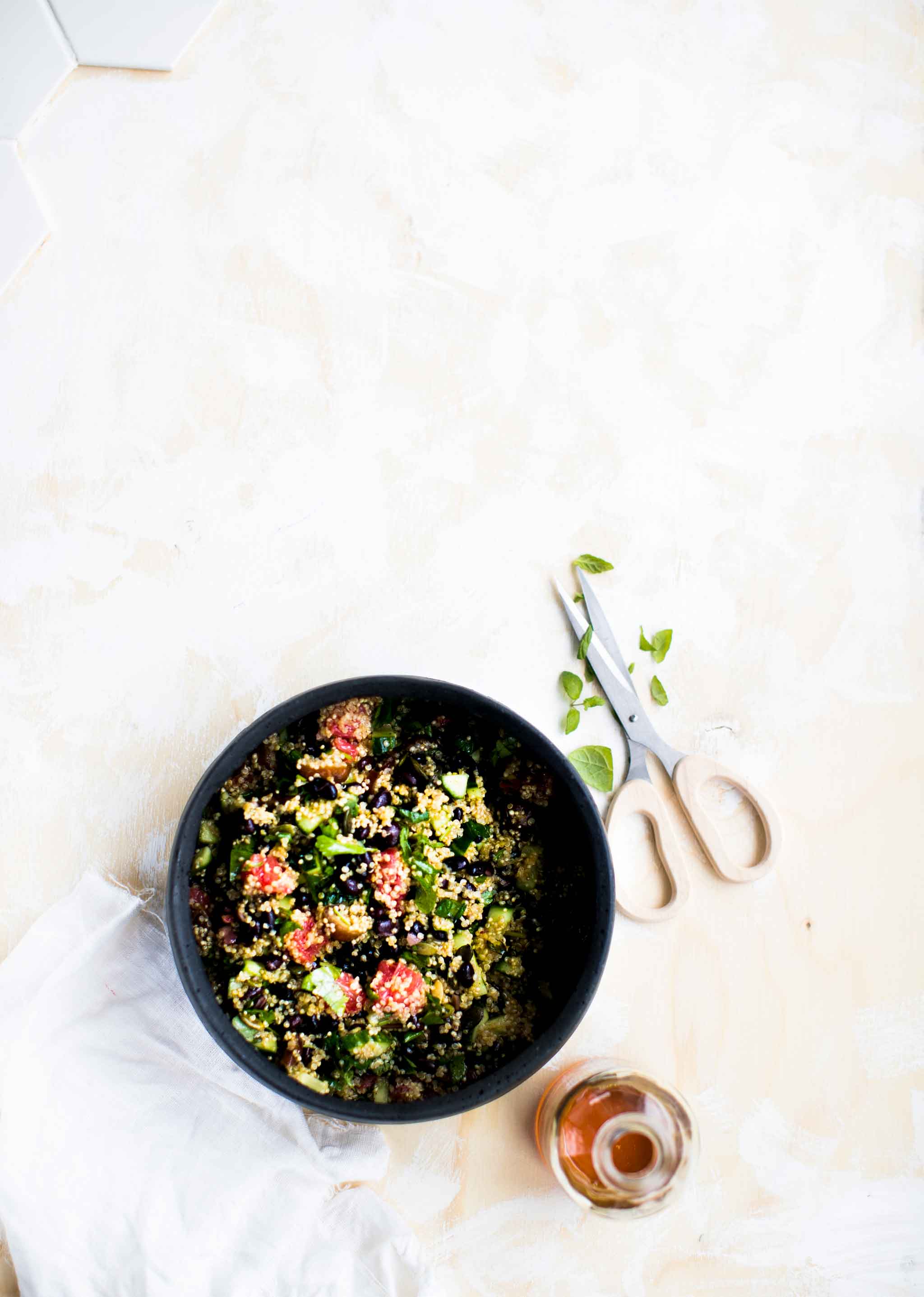 Kvinoa-mustapapusalaatti | Reseptit 