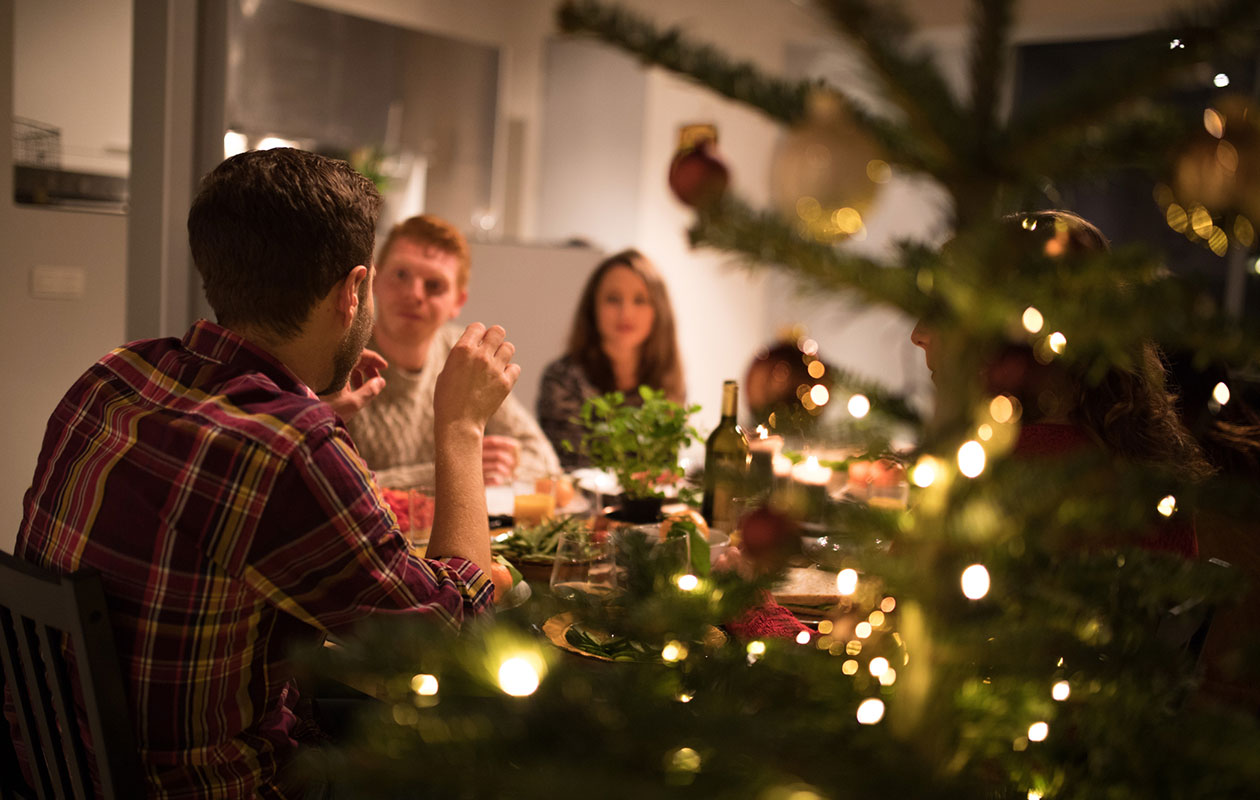 Istuuko joulupöydässäsi narsisti? Näistä merkeistä tunnistat!