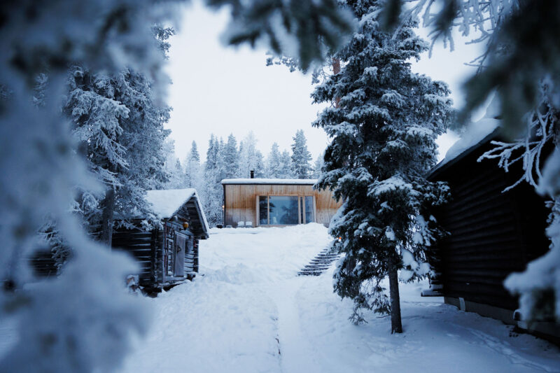 Millaista on olla Suomen paras Airbnb? Muonion paratiisimökin supermajoittaja kertoo