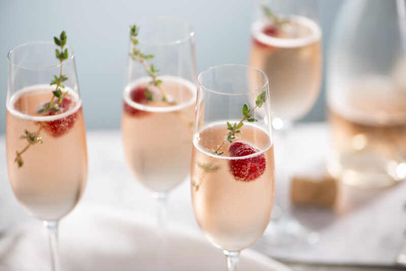 Tässä ovat juhlakauden 2024 parhaat kuohuviinit: elegantit alkumaljat, piknikpullot ja yksi täydellinen samppanjan korvike