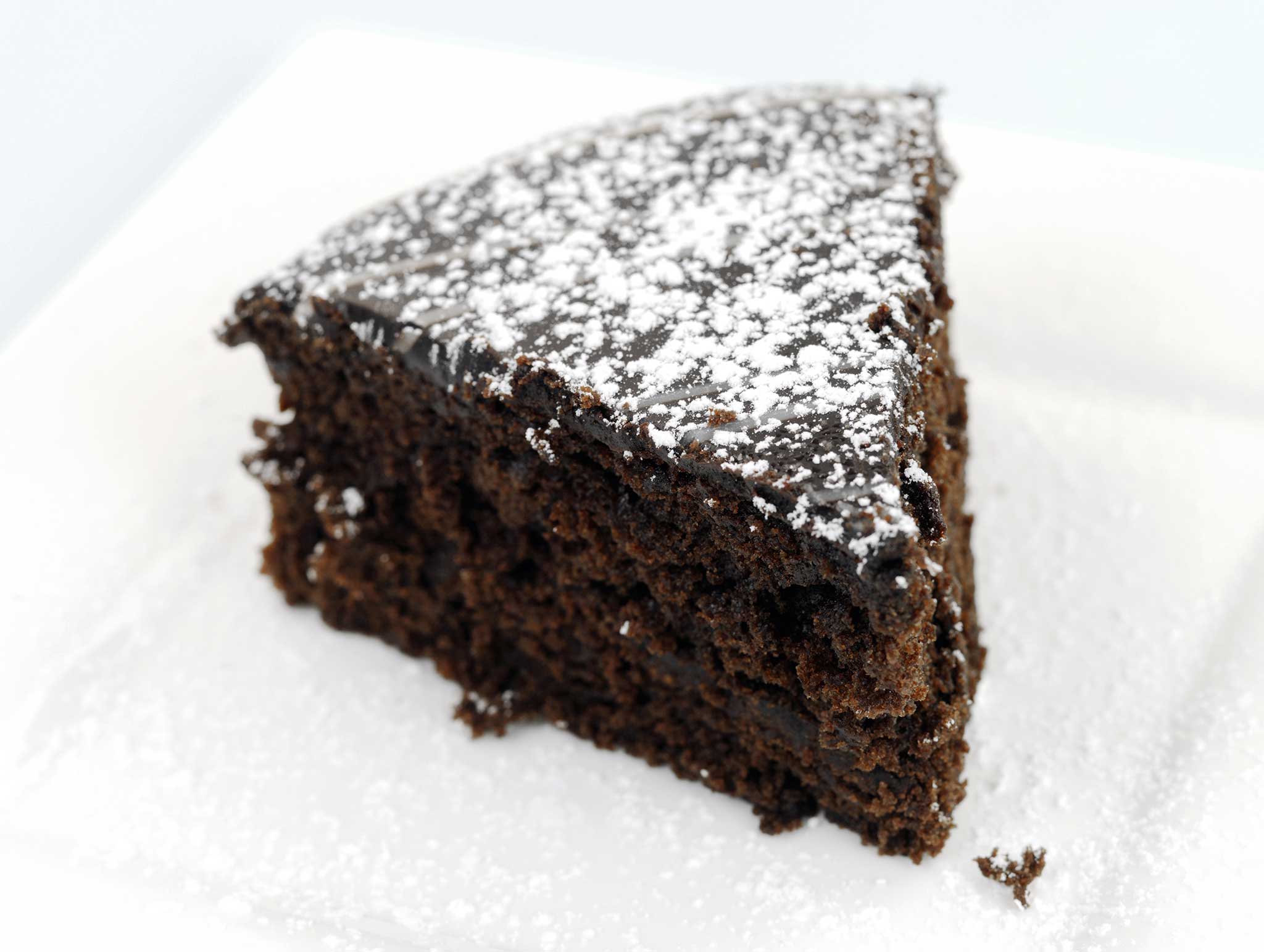 Kostea suklaakakku ja mustapippurikerma | Reseptit 